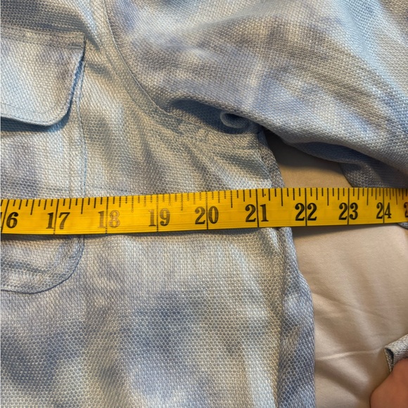 Button up jacket
Women’s size Large. - Picture 9 of 10